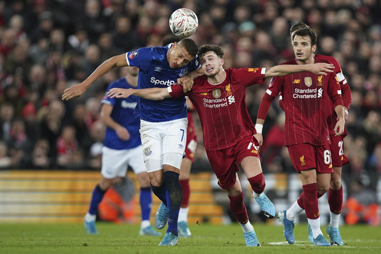 创历史，埃因霍温是首支正式比赛在安菲尔德打进3球的荷兰球队